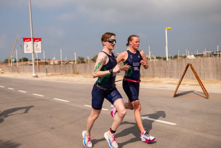 Chloe MacCombe and guide Aoibhe Clarke in action at World Triathlon Para Cup Abu Dhabi 2025. Photo credit: World Triathlon