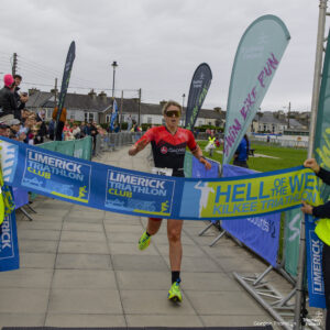 Laura Daly wins the Hell of the West Triathlon Kilkee, 2025. Credit: Gordon Thomson