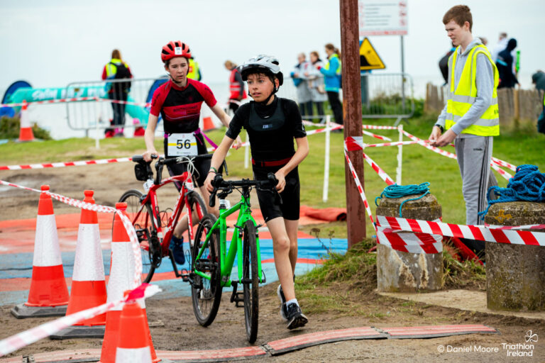 Youth athletes in action at Pulse Port Beach Triathlon, Credit: Daniel Moore.