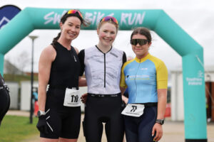 1. Amy Pollmann-Daamen, 2. Lara Buck, 3. Kathleen Ryan. Credit: Bryan Keane, via Triathlon Ireland